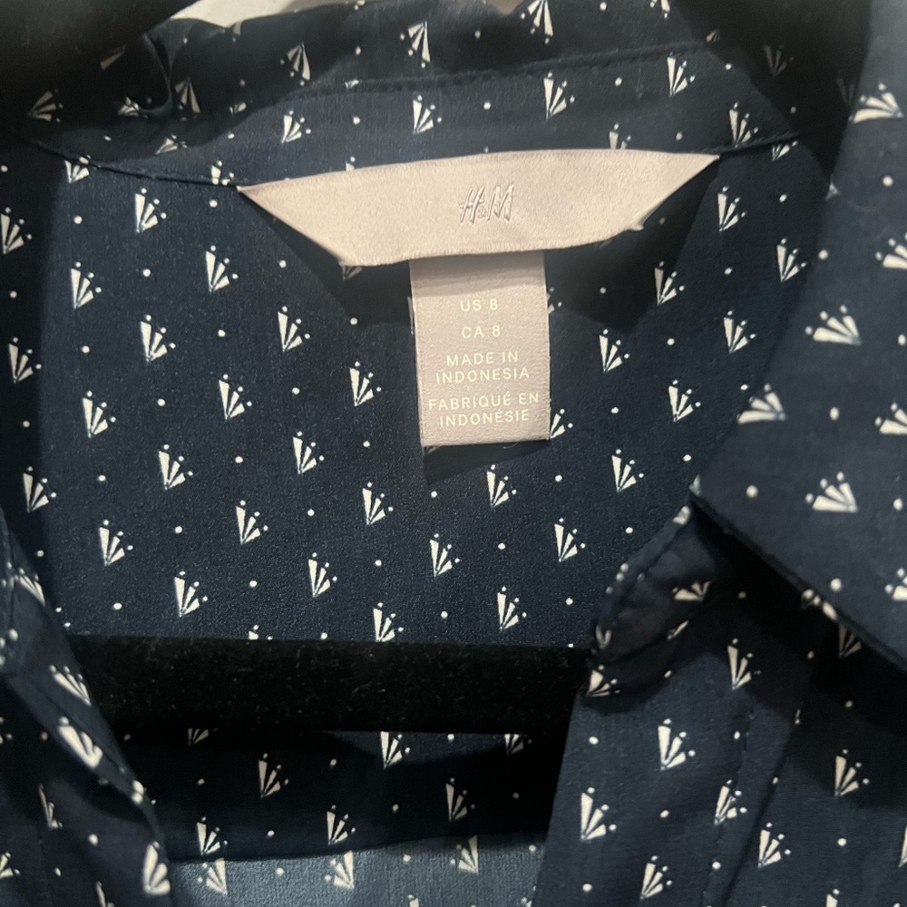 Women's Navy Patterned Button Down Shirt H&M - Picture 2 of 3